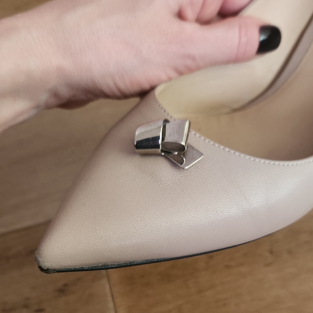 Stuart Weitzman Cream Pointed Heels - Picture 2 of 6
